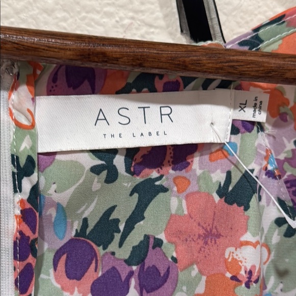 ASTR the Label Pink and Purple Ruched Puff Sleeve Blouse - Picture 5 of 9